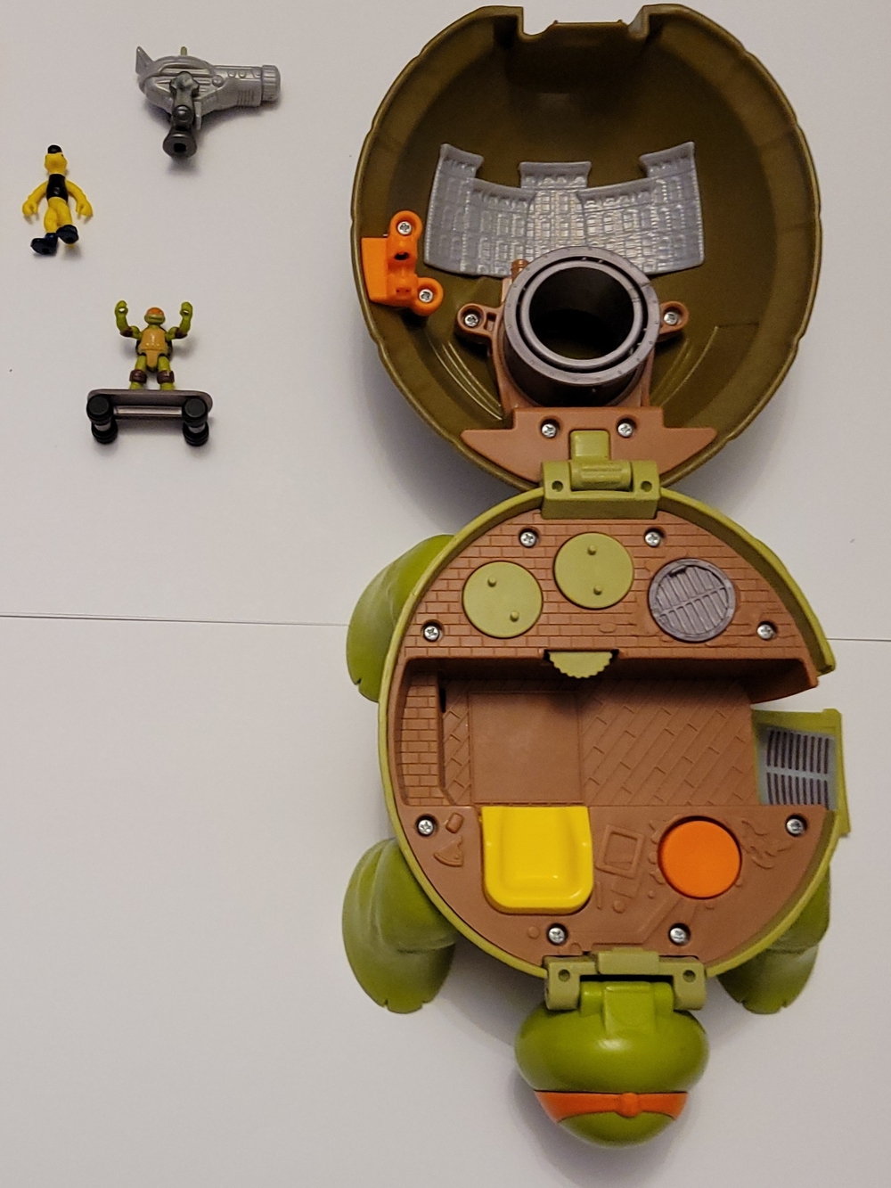 Teenage Mutant Ninja Turtles Green Shell Playset with Accessories